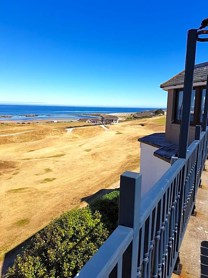 GOLF View Hotel & Macintosh Restaurant