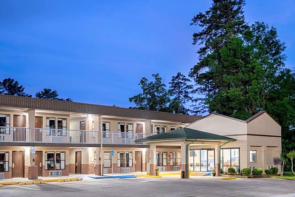 Super 8 by Wyndham Gadsden AL