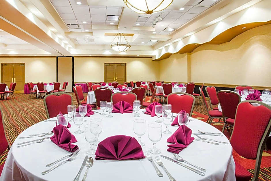 Ramada by Wyndham Jacksonville I-95 by Butler Blvd – Jacksonville, FL