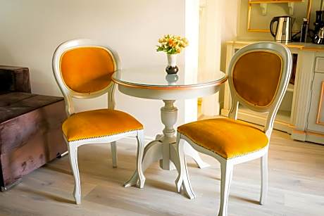 Studio - Split Level