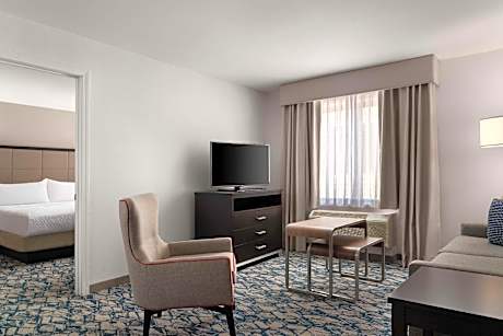 1 King Hearing Accessible Suite Non Smoking