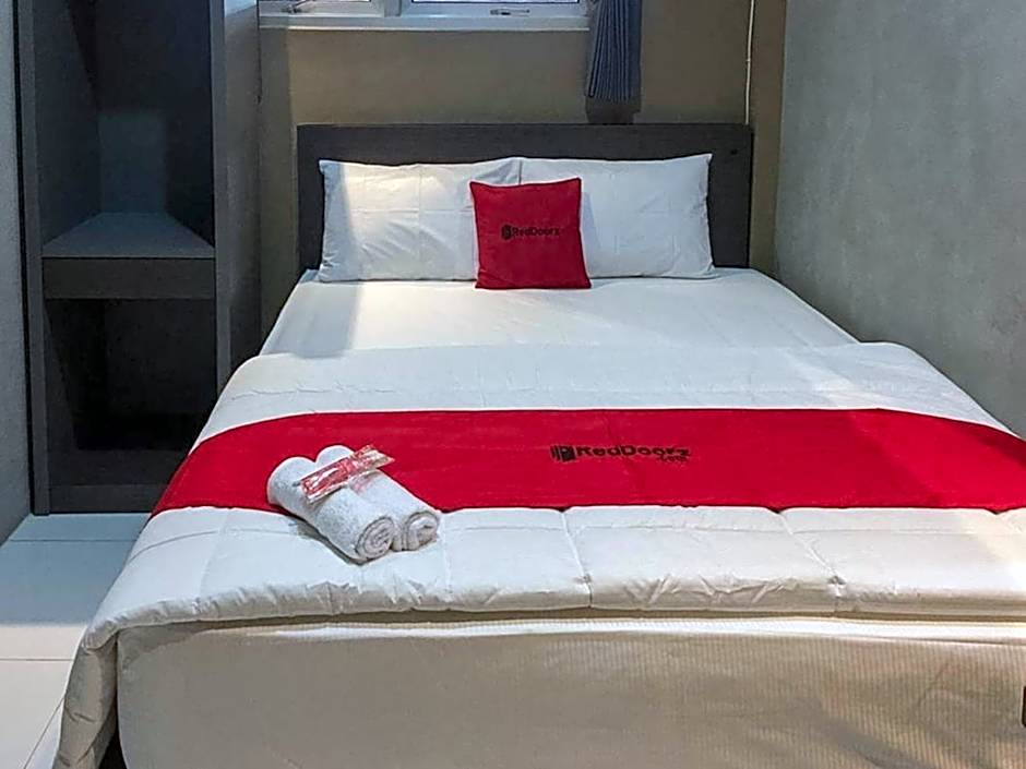 RedDoorz near Wisata Paribendo Lawang