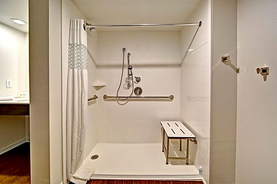 Hampton Inn and Suites Asheville Airport