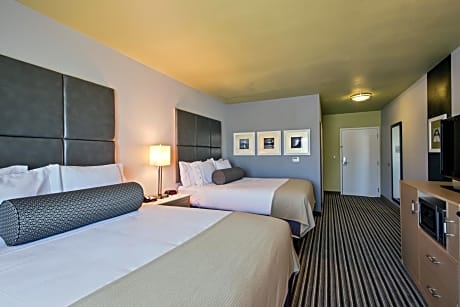 Queen Room with Two Queen Beds - Disability Access Hearing Accessible - Roll-In Shower