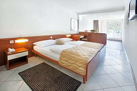 Double Room Sea side Balcony + 2