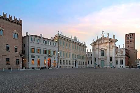 Cà Uberti Palace Hotel, MantegnaHotels