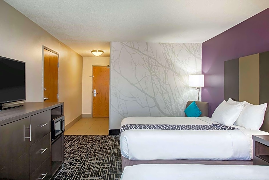 La Quinta Inn & Suits by Wyndham Pontoon Beach IL