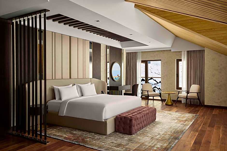 Photo 1 of 10 of Royal Suite, Mountain View, Balcony