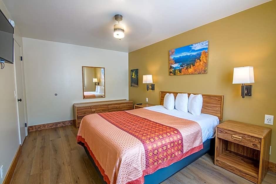 Glenwood Springs Cedar Lodge