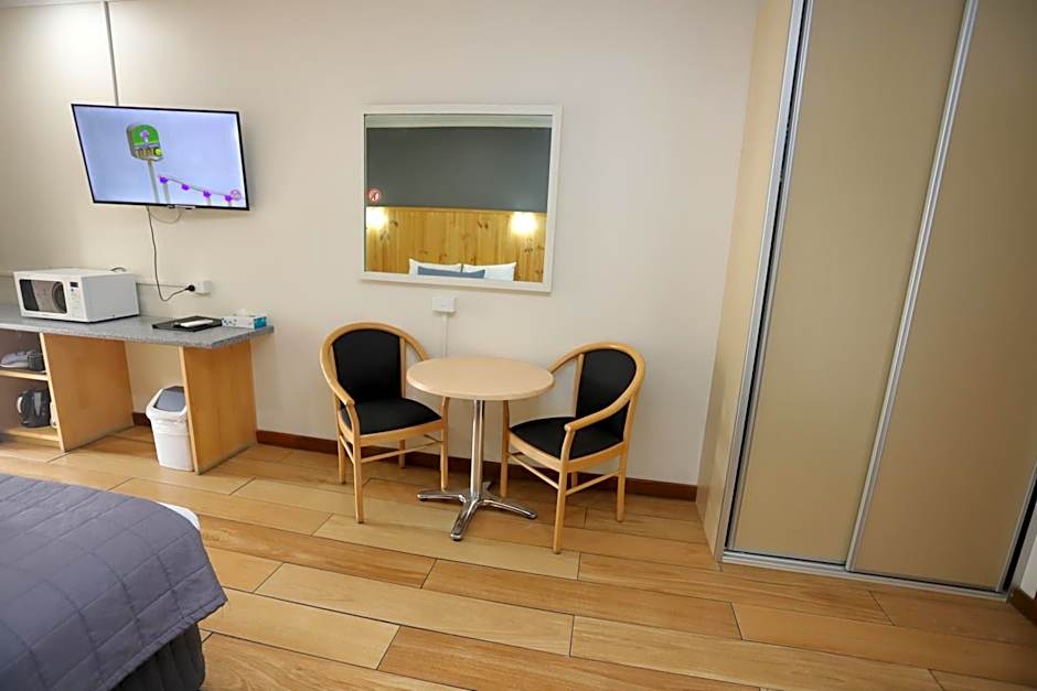 Sleepy Hill Motor Inn