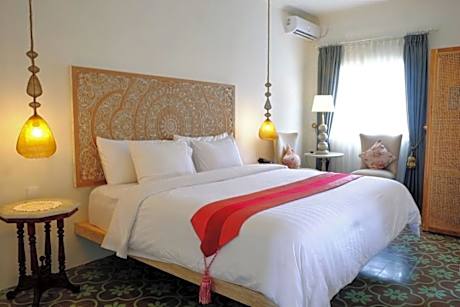 Townhouse Oak near Beach Walk Shopping Mall formerly Su's Cottages Legian
