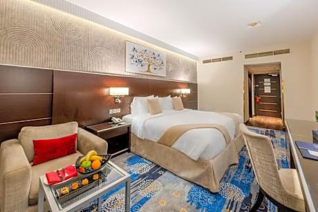 Deluxe Queen Suite