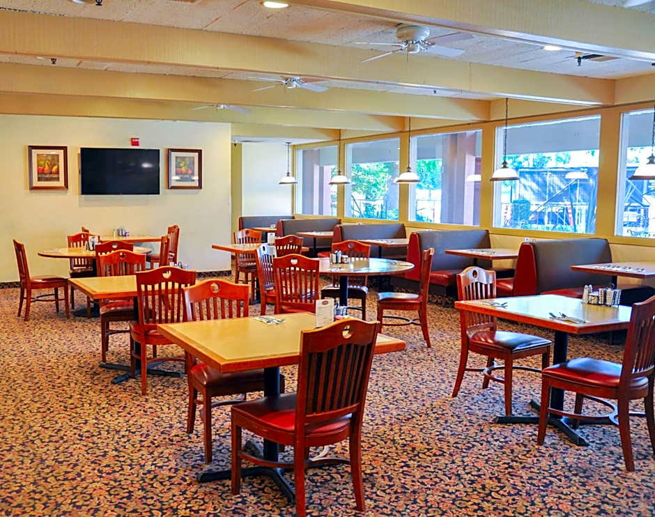 Piccadilly Inn Airport