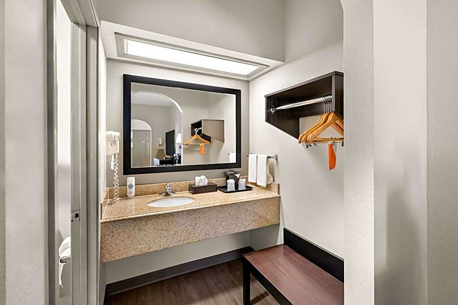Quality Inn & Suites