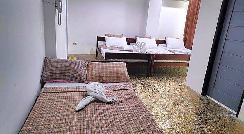 RedDoorz @ Villa E Mansion