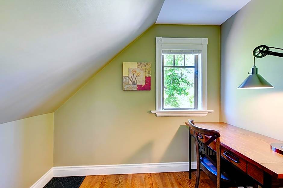 Character Stay across Swan Lake Nature Sanctuary