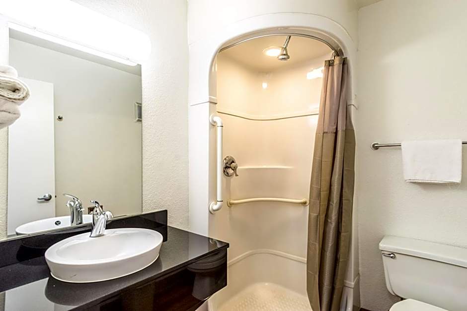 Motel 6-Redding, CA - Central