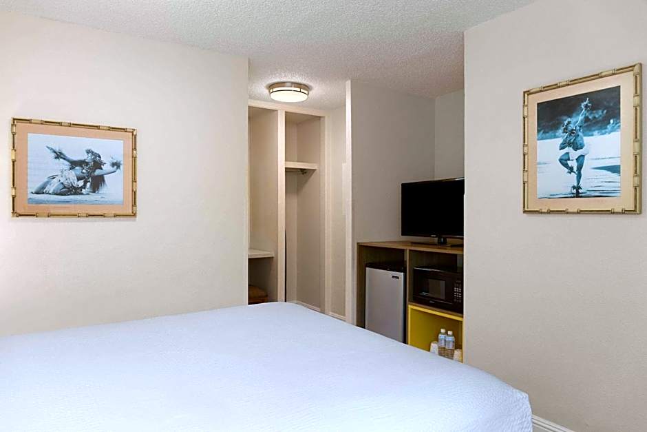 Days Inn by Wyndham Maui Oceanfront