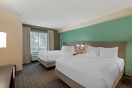 Queen Suite with Two Queen Beds - Accessible/Non-Smoking