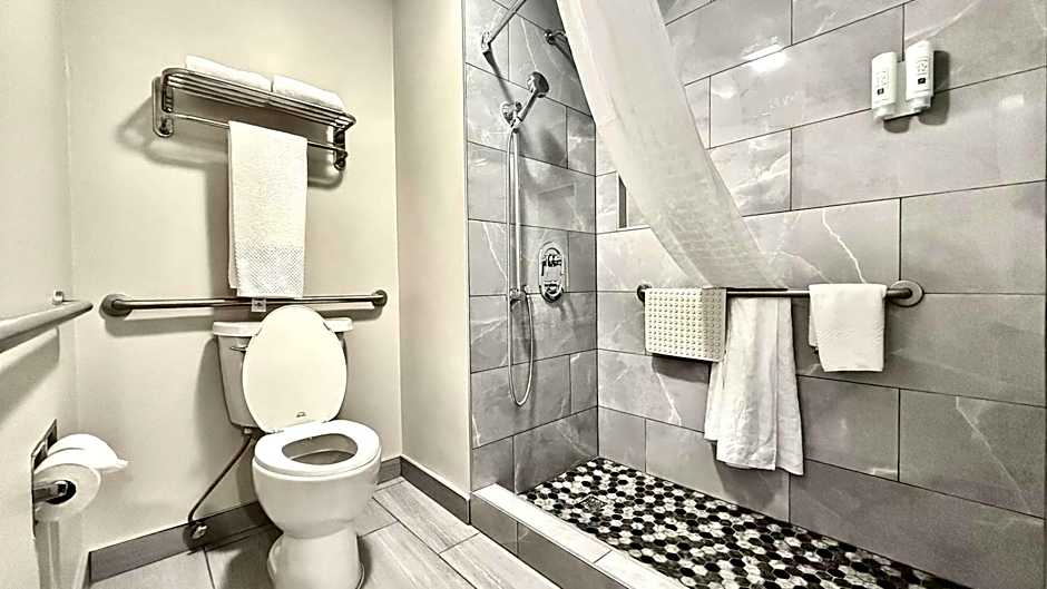 Quality Inn & Suites Los Angeles Airport - LAX