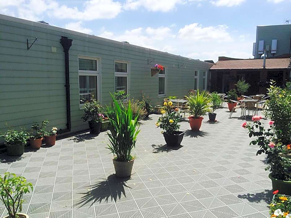 OYO Star Anglia Hotel