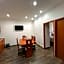 La Lola Hotel & Suites