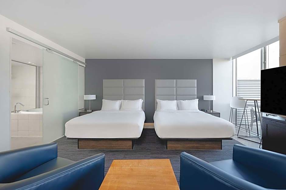 hotelVetro Iowa City, Tapestry Collection by Hilton