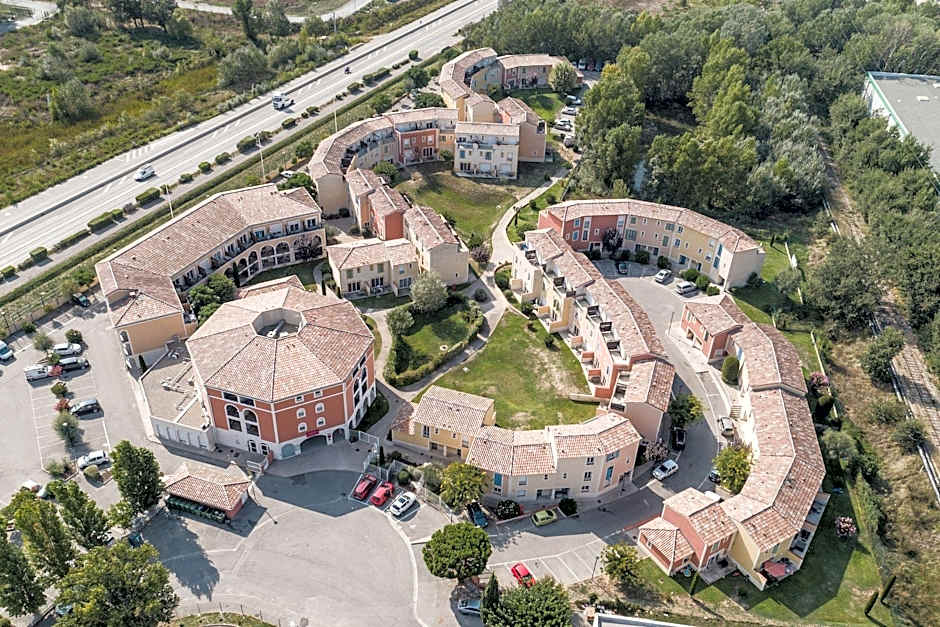 Park & Suites Village Aix-Le Rousset