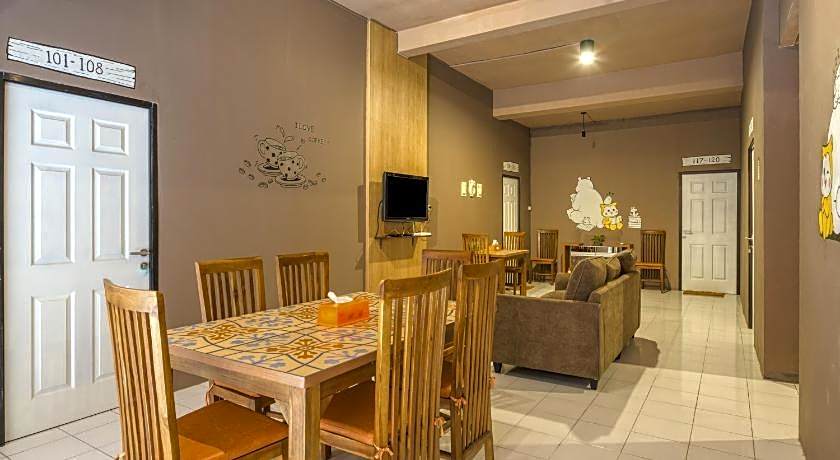 RedDoorz Hostel near Malang Train Station 3