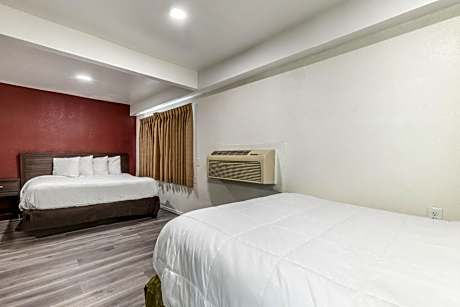 Standard Family Room with One King Bed and Two Queen Beds - Non Smoking