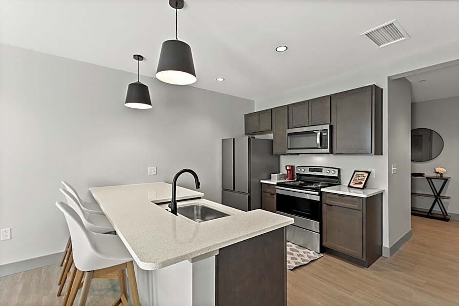 175 LEX - Walkable Downtown Lexington & Rupp Arena - Full Condos
