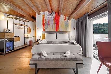 Suite with Spa Bath and Panoramic Balcony