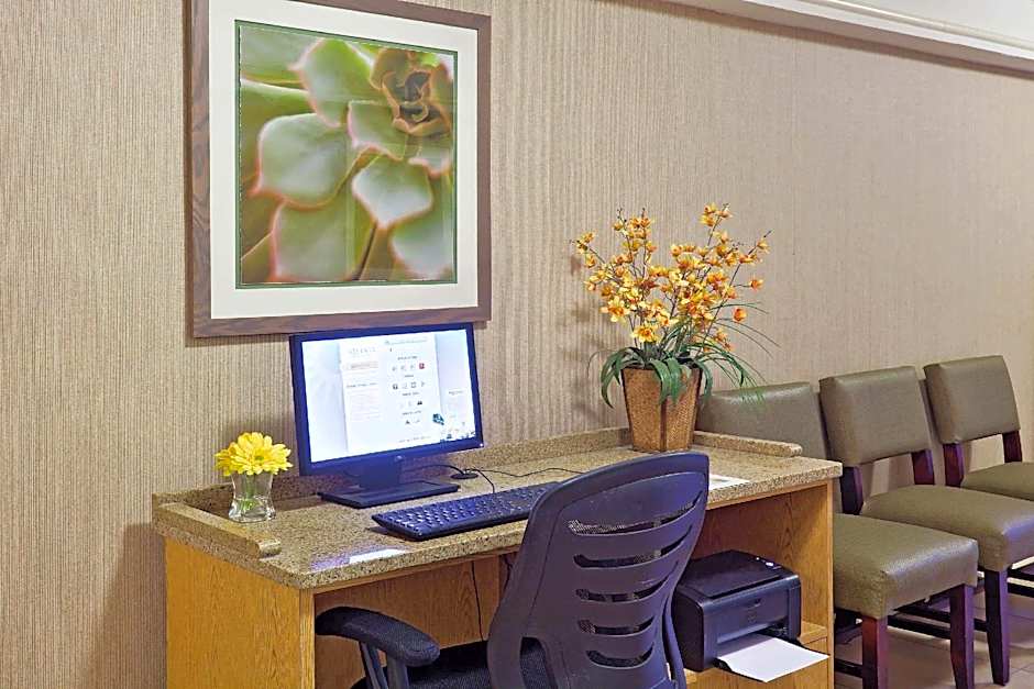 Norwood Inn & Suites  Merrillville