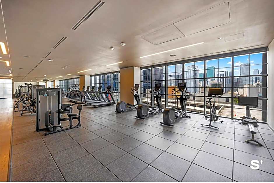 Modern Downtown 1BR with Amazing City Views