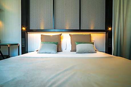 Akeah Superior with Terrace