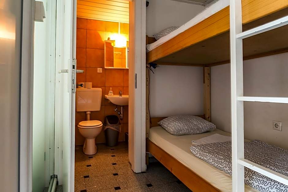Hostel 24