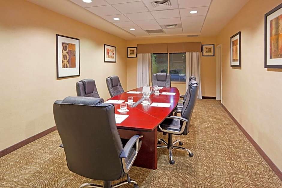Holiday Inn Express & Suites Clovis Fresno Area By IHG