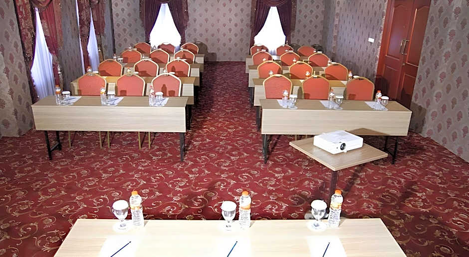 Hersya Front One Inn Surabaya