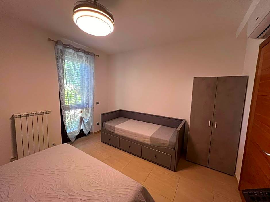 Casa Antia, nuovo bilocale con giardino in Residence con piscina