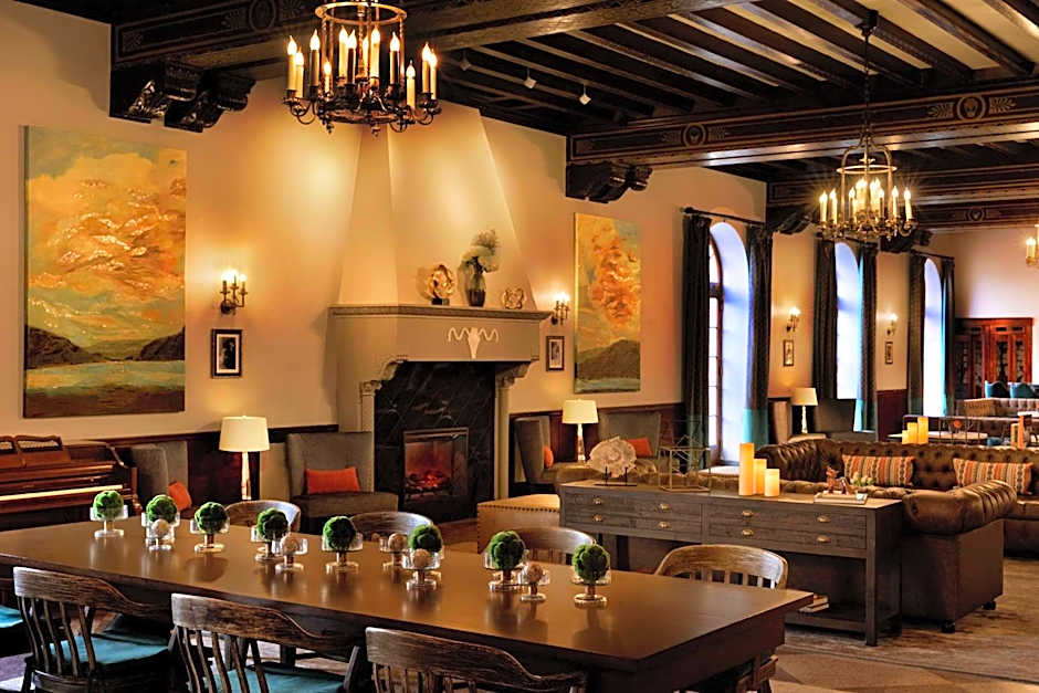 Hotel Saranac Curio Collection by Hilton
