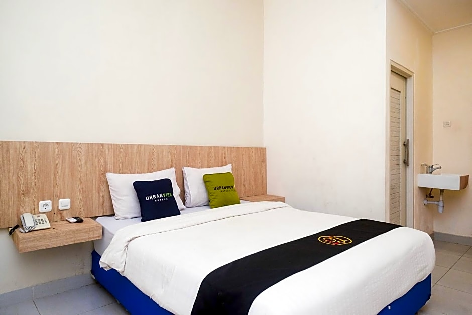 Urbanview Hotel DJ Inn Tegal