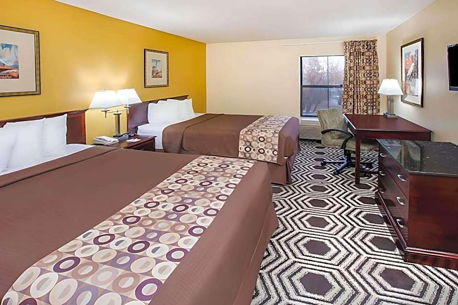Halsted Inn and Suites Harvey - Chicago Southland