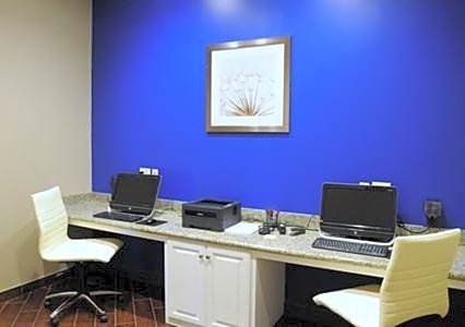 Comfort Suites near Tanger Outlet Mall