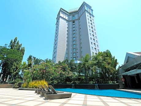 Java Paragon Hotel & Residences