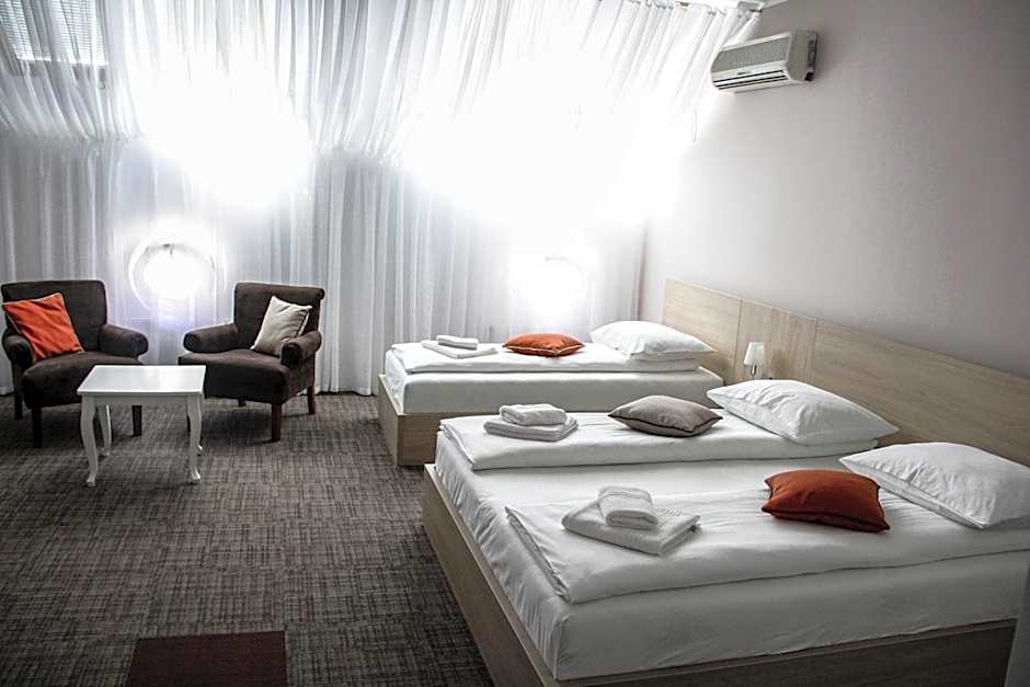 Hotel Story