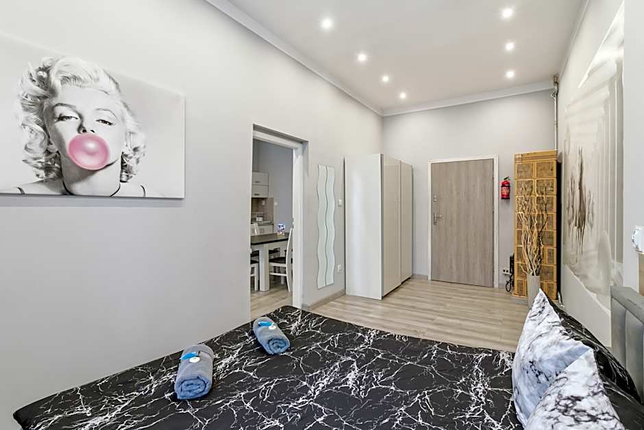 Queen Apartments