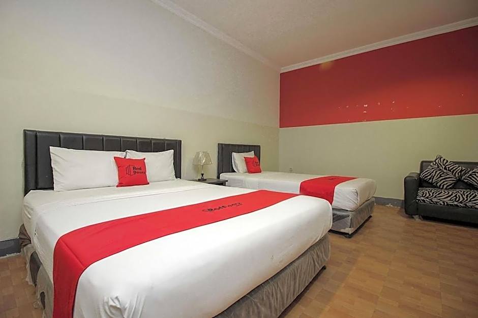 RedDoorz near Bethesda Manado