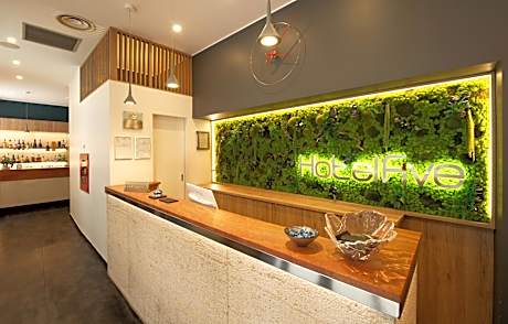 Hotel Five