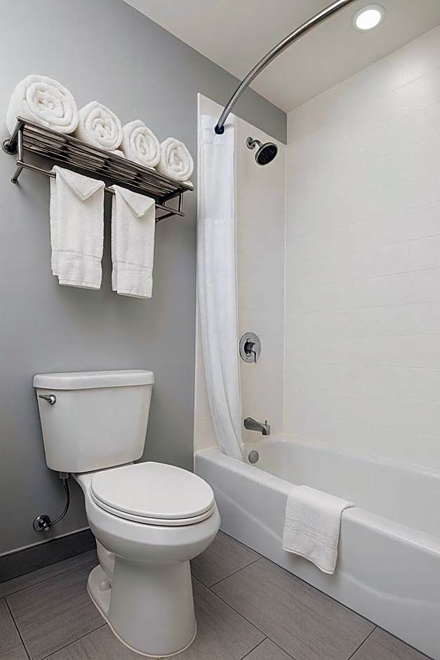 Travelodge by Wyndham LAX South