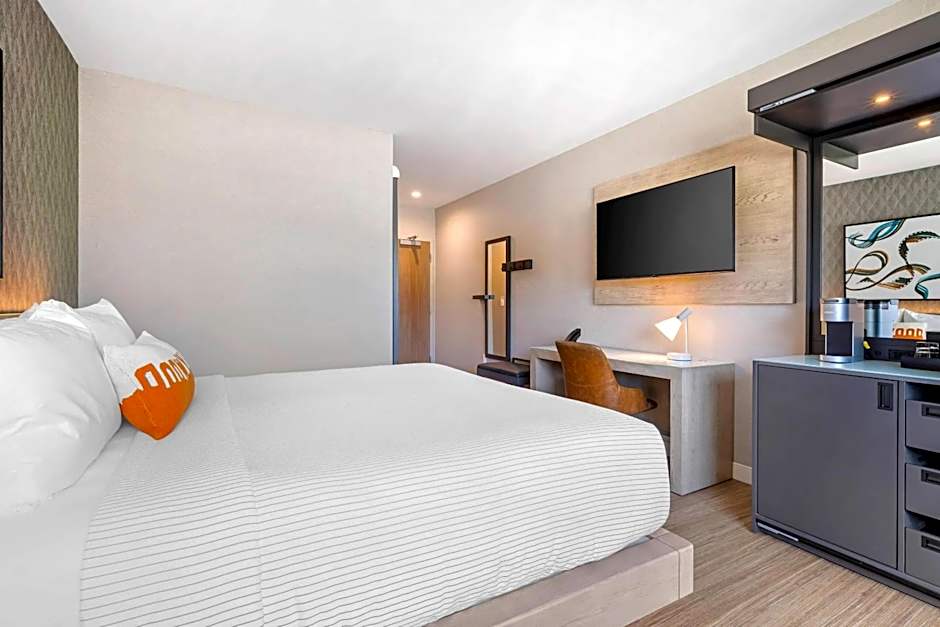 Cambria Hotel Burbank Airport